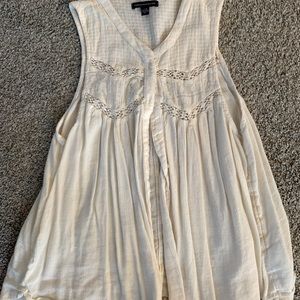 American Eagle White/Cream Colored Button-Up Sleeve-less Blouse. Size Large.